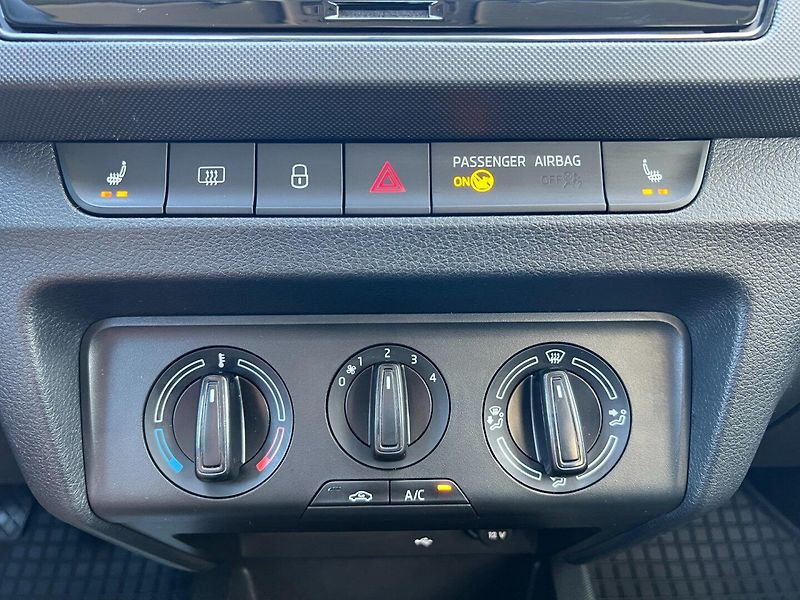 Škoda Fabia (2020) Com.1.0TSi ČR+1.maj.! Výhřevy! - fotka 16 z 28