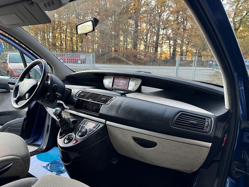 Peugeot 807 (2007) 2.0 HDi 7 míst,Navigace - fotka 17 z 31