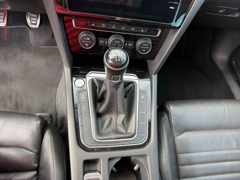 Volkswagen Passat (2018) 2.0TDi, ČR, Highline - fotka 15 z 19