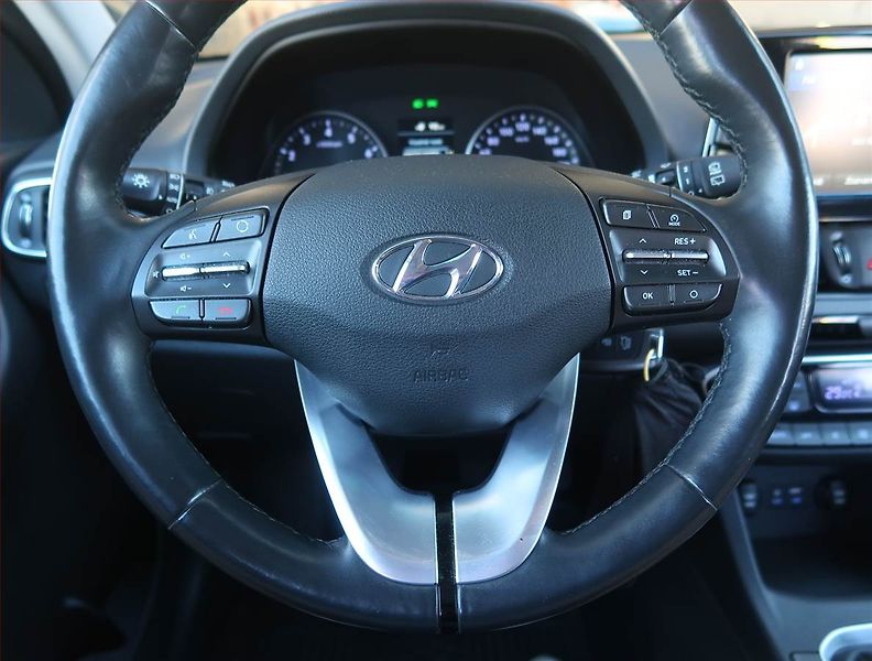 Hyundai i30 (2018) 1.4 CVVT, Serv.kniha, Tempomat - fotka 15 z 18