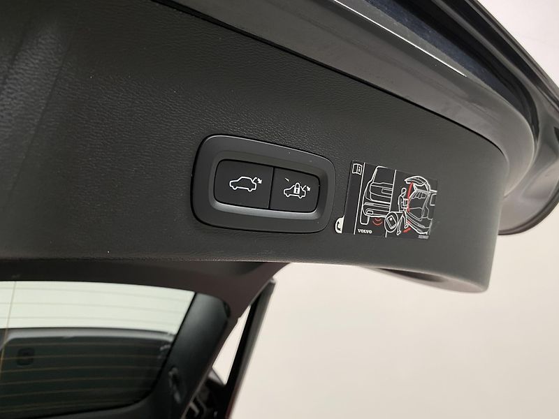 Volvo XC40 PURE ELECTRIC RECHARGE PLUS - fotka 28 z 51