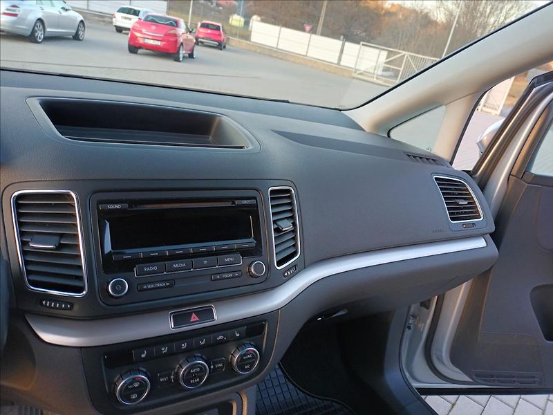 Volkswagen Sharan 2,0 TDI,7MÍST,SERVISKA,VÝHŘEV - fotka 13 z 46