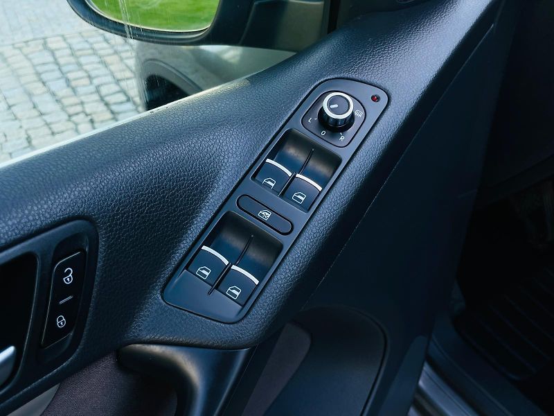 Volkswagen Tiguan 2.0TSI 4x4 AUTOMA KAMERA TAŽNÉ - fotka 31 z 44