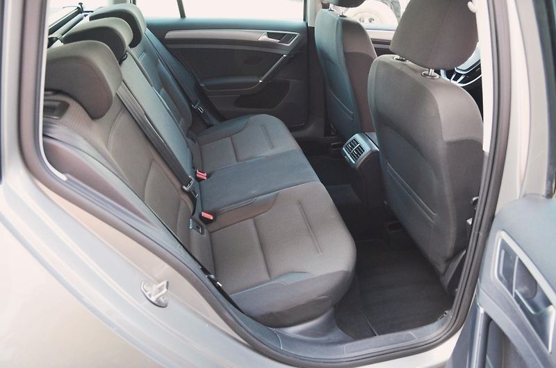 Volkswagen Golf (2014) 2.0 TDi 110kW DSG Comfortline - fotka 12 z 43