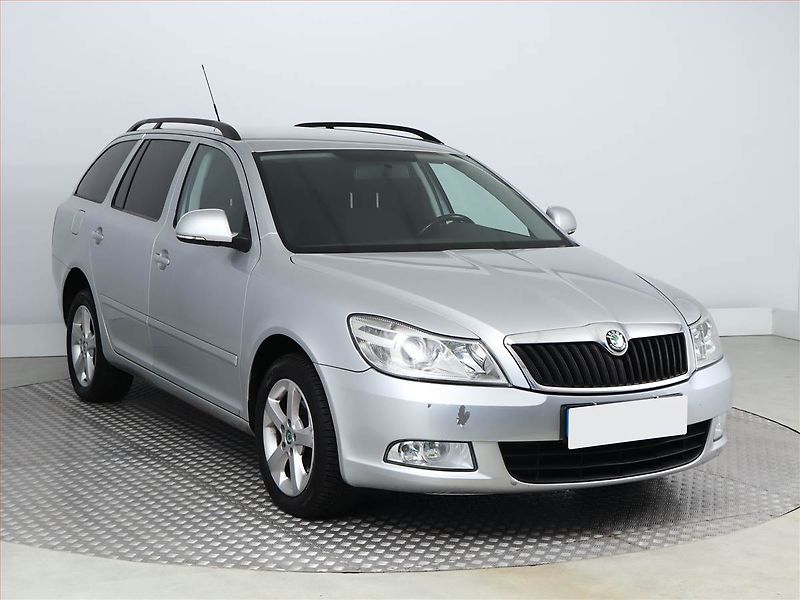 Škoda Octavia (2012) 2.0 TDI, Tempomat - fotka 1 z 14