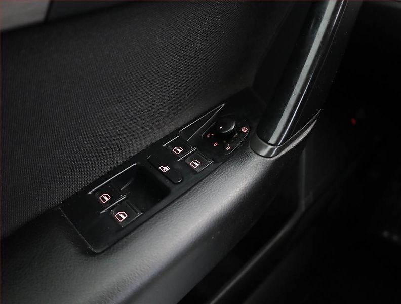 Volkswagen Passat (2012) 2.0 TDI, Xenony, Tempomat - fotka 11 z 16