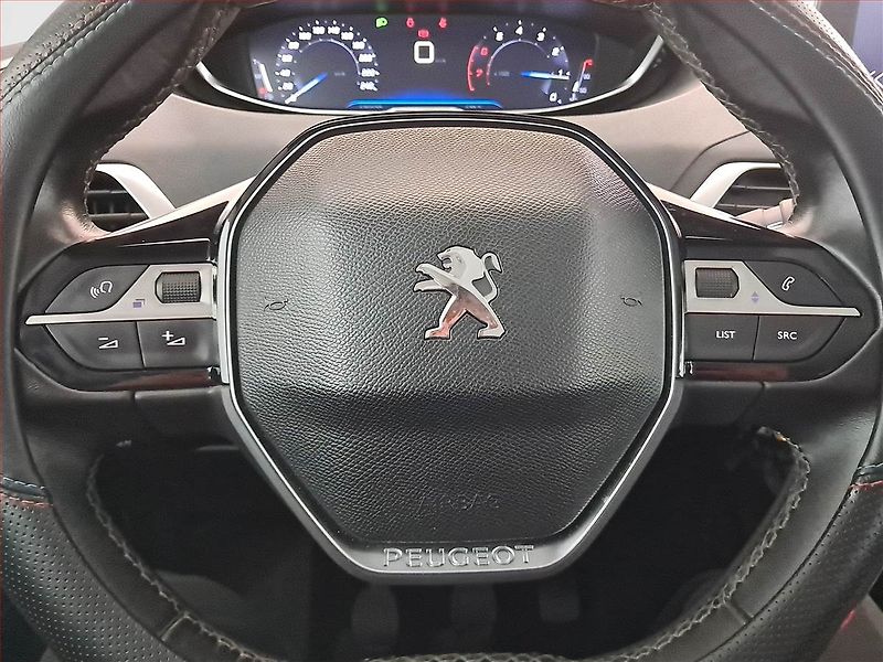 Peugeot 3008 (2018) 1.2 PureTech, Serv.kniha, Kůže - fotka 17 z 17