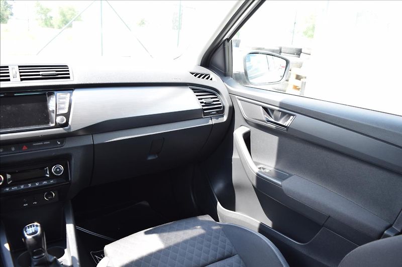 Škoda Fabia 1,2 TSI 66KW TOP VÝBAVA ALU - fotka 32 z 50