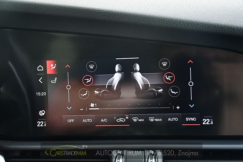 Alfa Romeo Giulia 2.0T 16V 206kW VELOCE AT8 Q4 - fotka 40 z 49