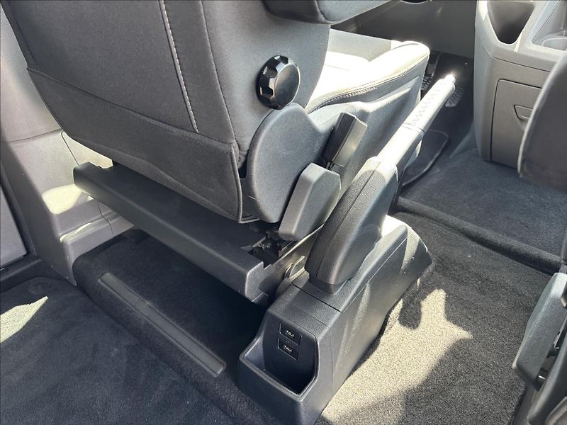 Ford Tourneo Custom 2,0 EcoBlue 110kW L2 Titanium - fotka 22 z 41