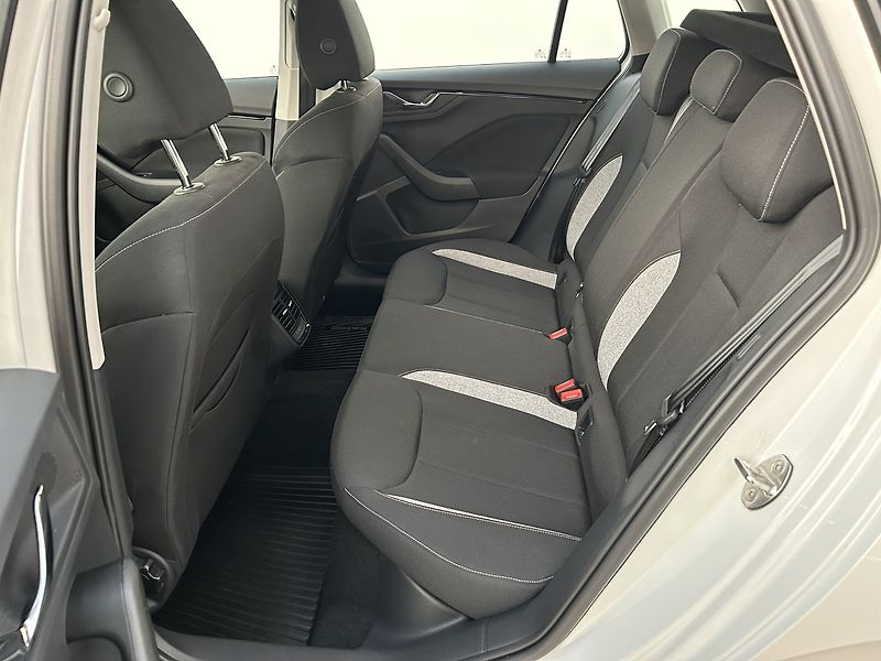 Škoda Kamiq 1.0 TS Selection - fotka 23 z 30