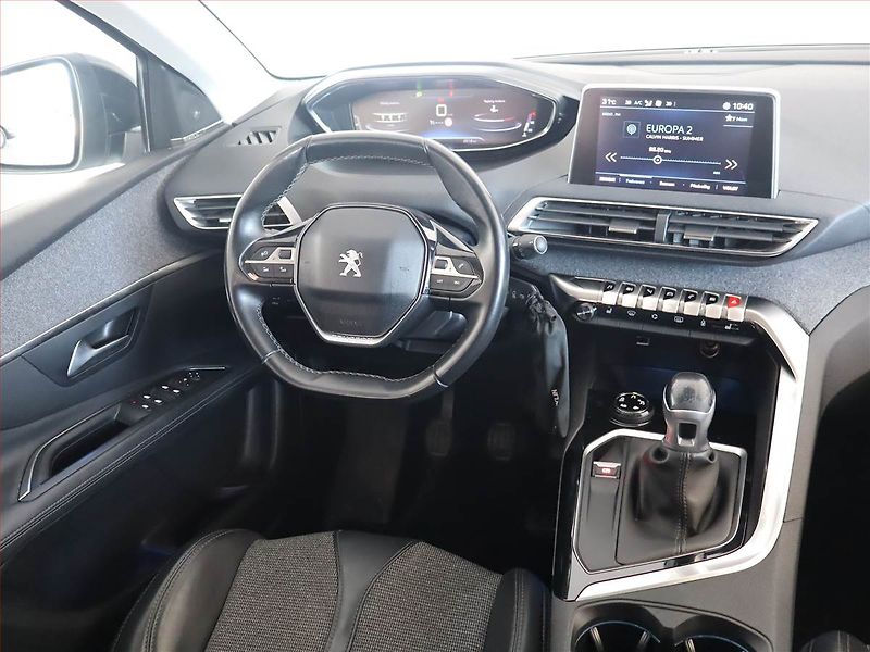 Peugeot 3008 (2017) Allure 1.2 PureTech - fotka 7 z 20