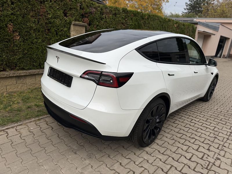 Tesla Model Y Performance-540PS-AWD-Berlín- - fotka 9 z 23