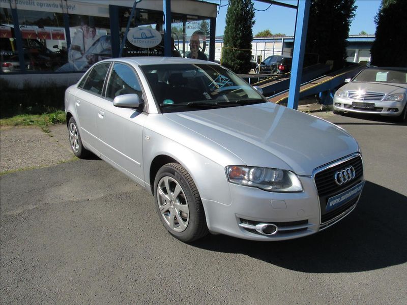 Audi A4 1,6 i 75kW Sedan - fotka 3 z 29