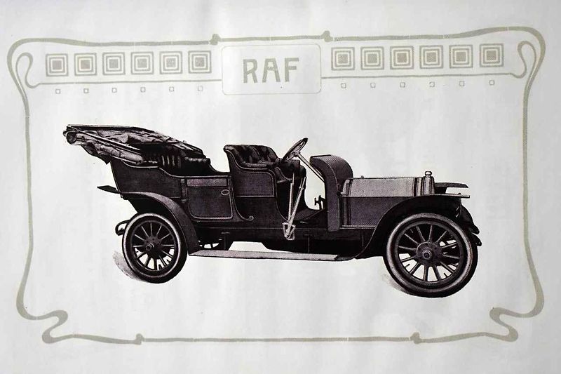 Továrna RAF během návštěvy arcivévody Leopolda