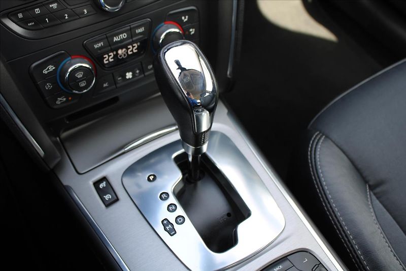 Renault Latitude 2,0 dCi  NOVÉ V ČR,AUTOMAT - fotka 15 z 30