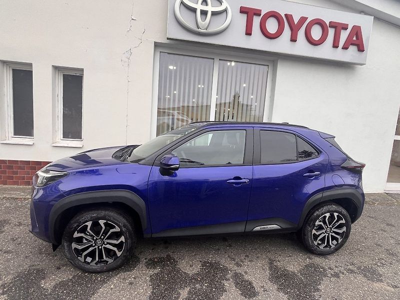 Toyota Yaris Cross 1.5 HEV Style + zimní komplety - fotka 4 z 15