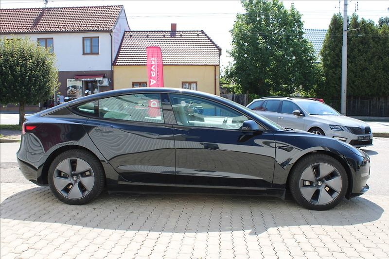 Tesla Model 3 0,0 Long Range - fotka 3 z 10