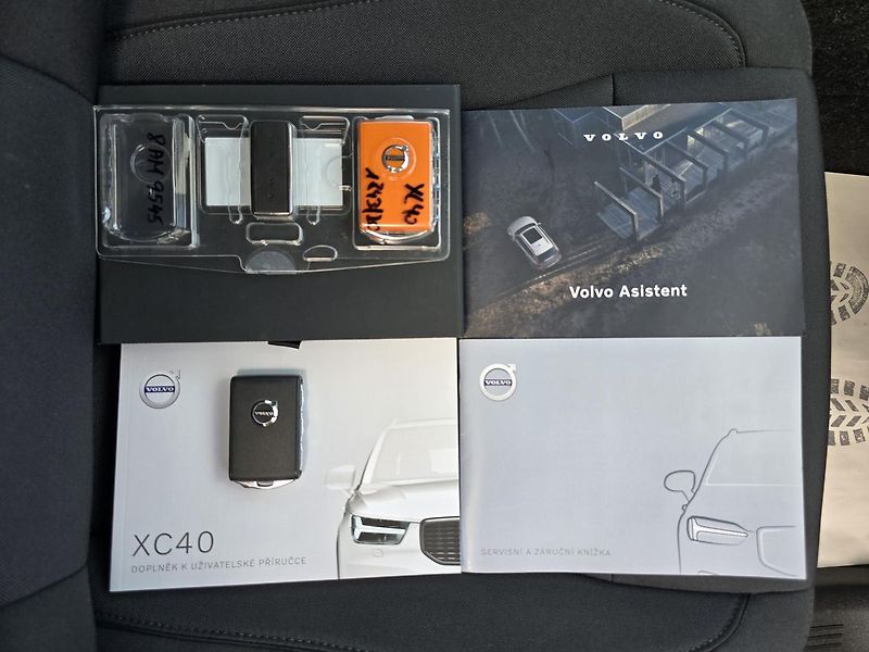 Volvo XC40 - fotka 30 z 36