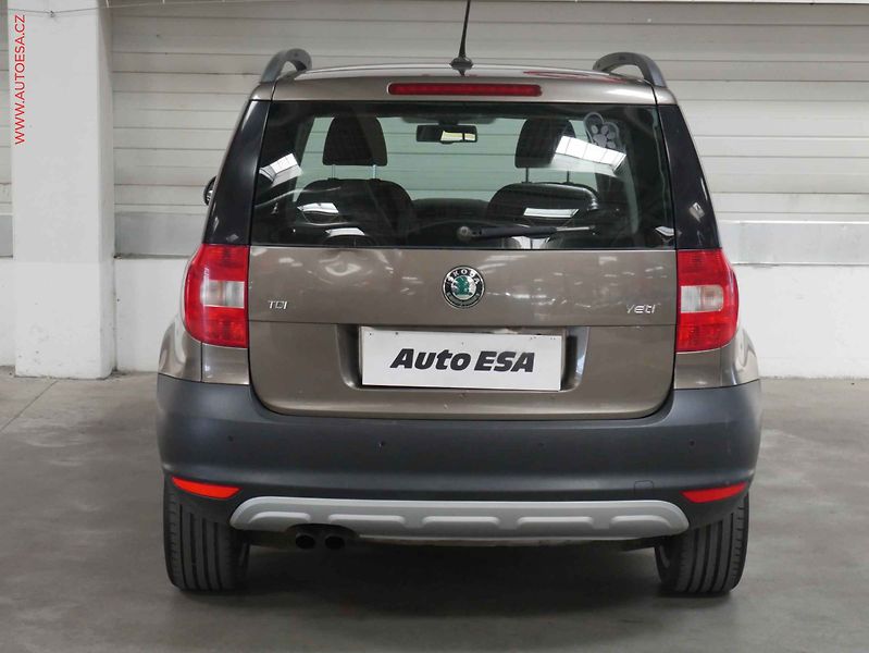 Škoda Yeti (2012) 2.0 TDI, ČR, Navi, panor. - fotka 5 z 19