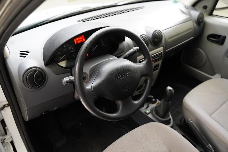 Dacia Logan - fotka 11 z 21