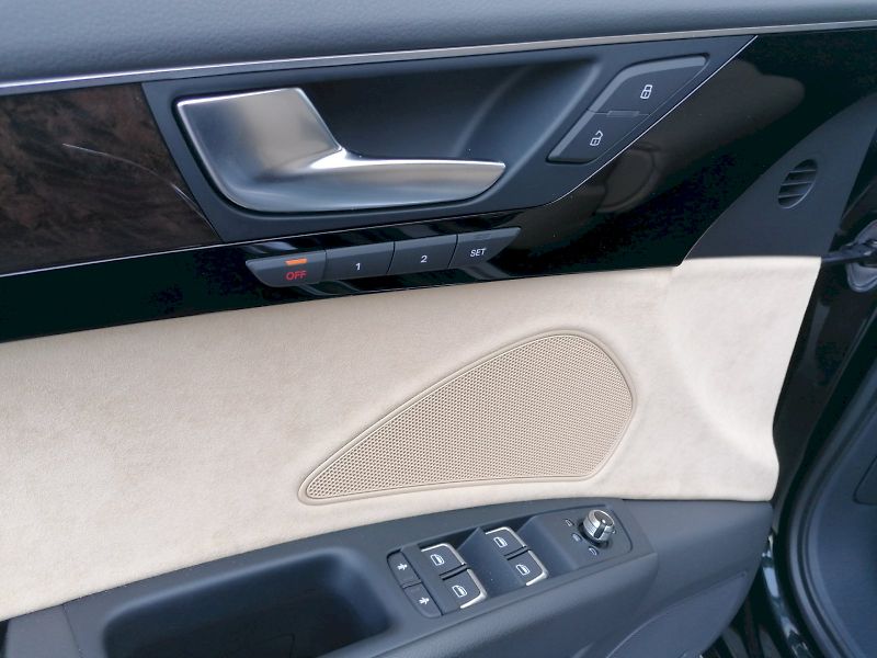 Audi A8 (2010) 4,2 V8 Quattro TOP - fotka 8 z 25