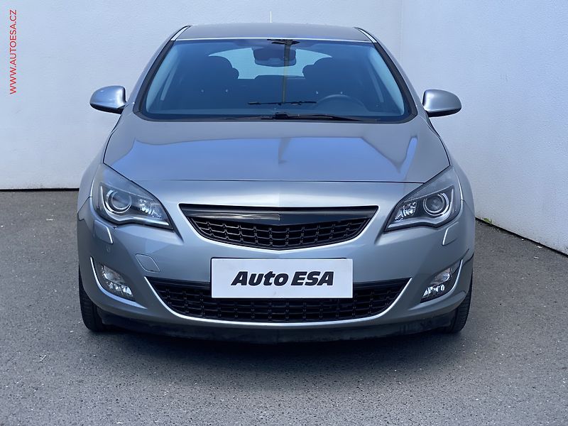 Opel Astra (2010) 1.6 T, ČR, AC - fotka 2 z 16