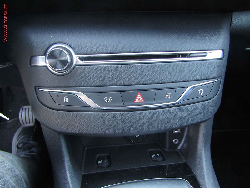 Peugeot 308 (2014) 1.6 HDi, ČR, AC, tempo, park - fotka 13 z 18