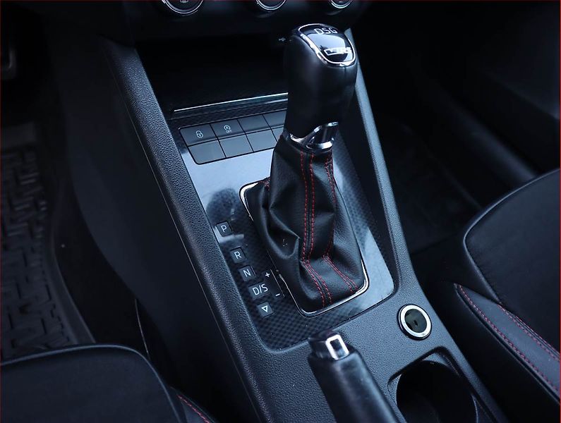 Škoda Octavia (2016) RS 2.0 TDI, Automat, Kůže - fotka 16 z 22