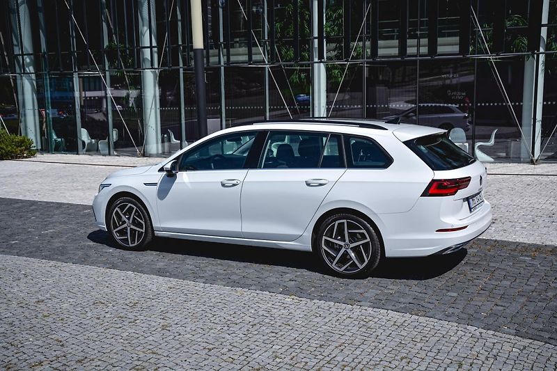 Volkswagen Golf Variant (2022) Style 1,5 eTSI 7DSG mHEV - fotka 19 z 40