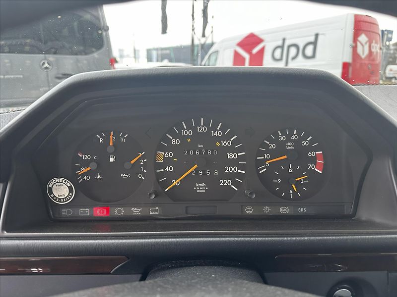Mercedes-Benz 124 124 230 CE - fotka 7 z 14