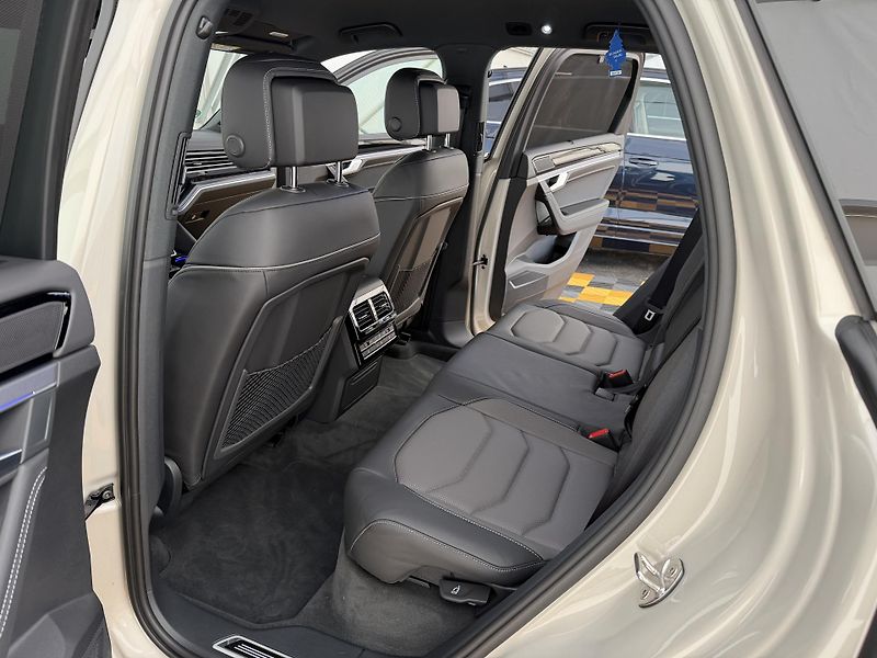 Volkswagen Touareg 3.0Tdi*210kw*1-MAJ*DPH*R-Line* - fotka 12 z 50