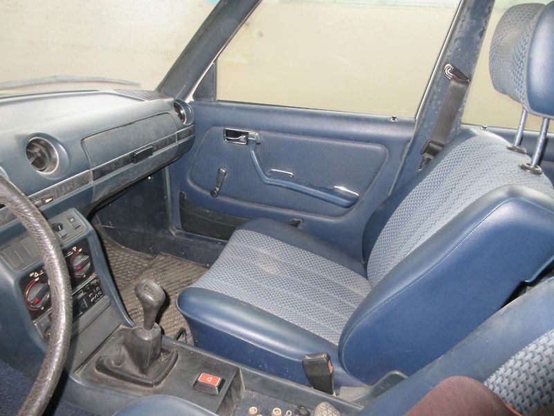 Mercedes-Benz 123 (1976) 240D - fotka 12 z 12