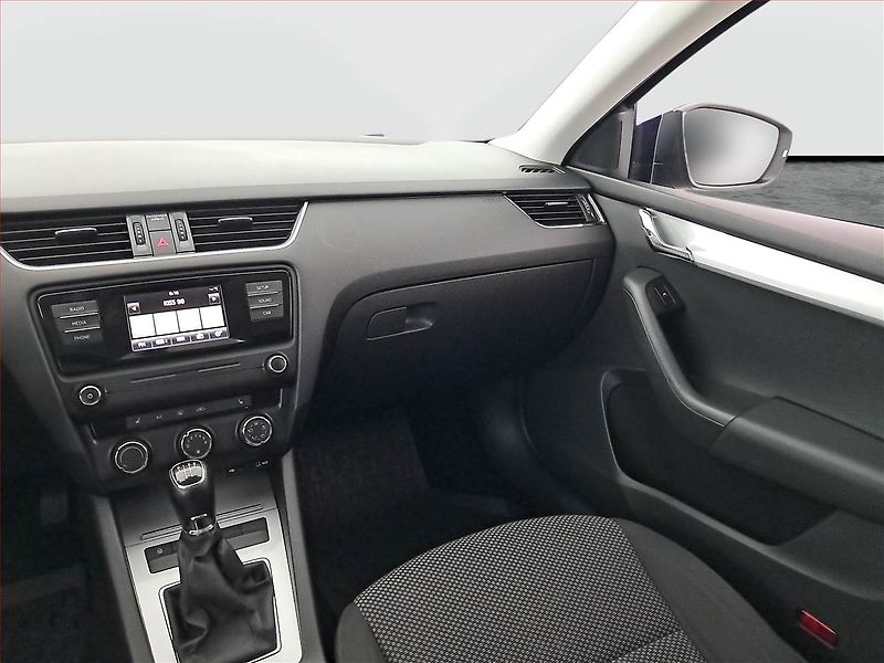 Škoda Octavia (2015) 1.6 TDI, Tempomat - fotka 8 z 18