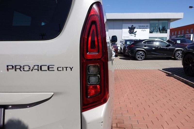 Toyota ProAce City Verso 1.5 D4-D 130 6 MT Long 5D  Fam - fotka 30 z 31