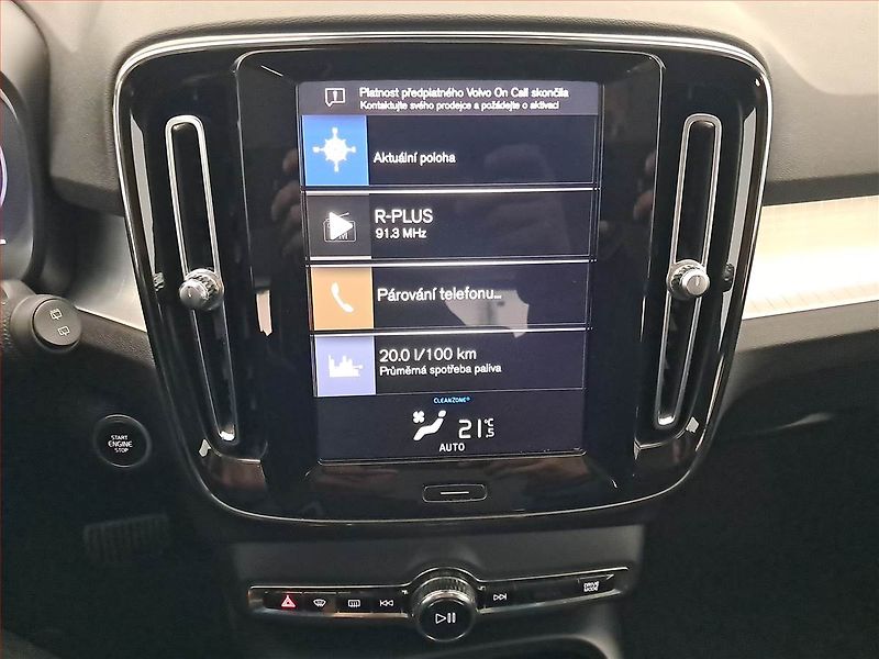 Volvo XC40 (2019) Momentum D3 AWD - fotka 12 z 18