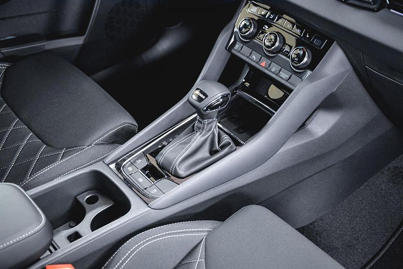 Škoda Karoq (2023) 1,5Tsi Sportline Exclusive DSG - fotka 18 z 30