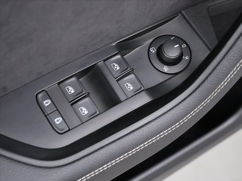 Škoda Superb 2.0 TSI 200kW DSG SportLine - fotka 16 z 42