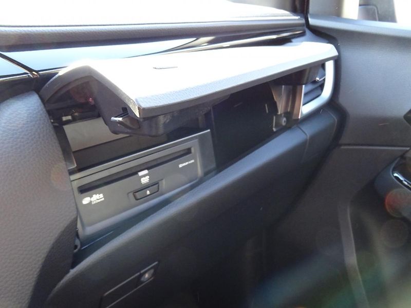 Isuzu D-Max V-Cross 1.9L 163K 4x4 6st. A/T - fotka 40 z 50