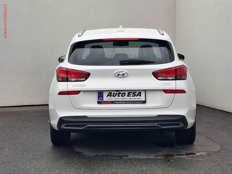 Hyundai i30 (2023) 1.5 T-GDi 48V, 1.maj,ČR - fotka 5 z 18