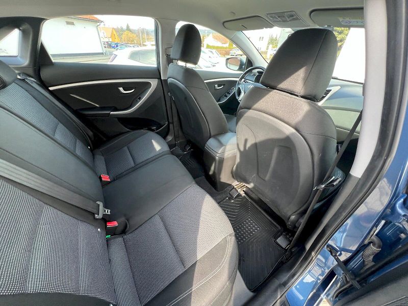 Hyundai i30 (2016) Trikolor 1.6 CRDi 81kW 6° manu - fotka 16 z 27