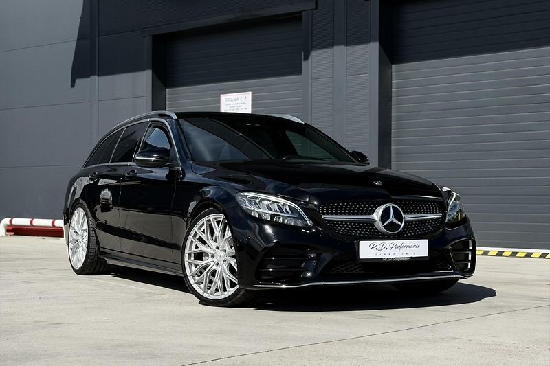 Mercedes-Benz Třídy C (2020) C 220d 4Matic AMG Line - fotka 2 z 81