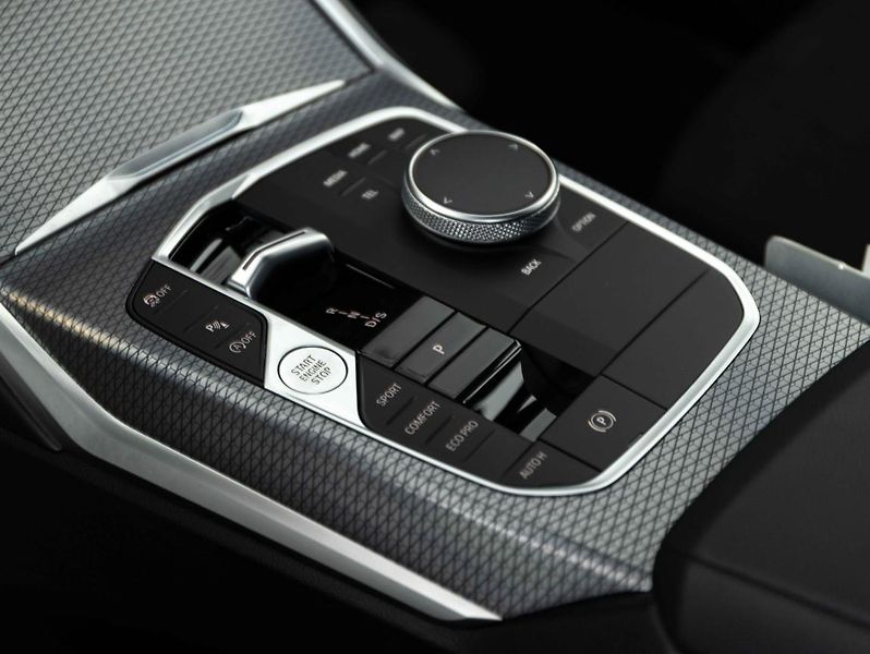 BMW Řada 3 330i xDrive Touring - fotka 15 z 20