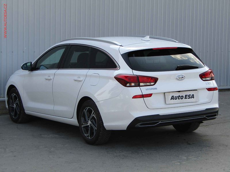 Hyundai i30 (2021) 1.6 CRDi, 1.maj,ČR, LED - fotka 6 z 22