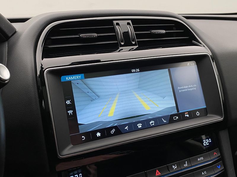 Jaguar F-Pace 25t AWD AUT  - fotka 37 z 38
