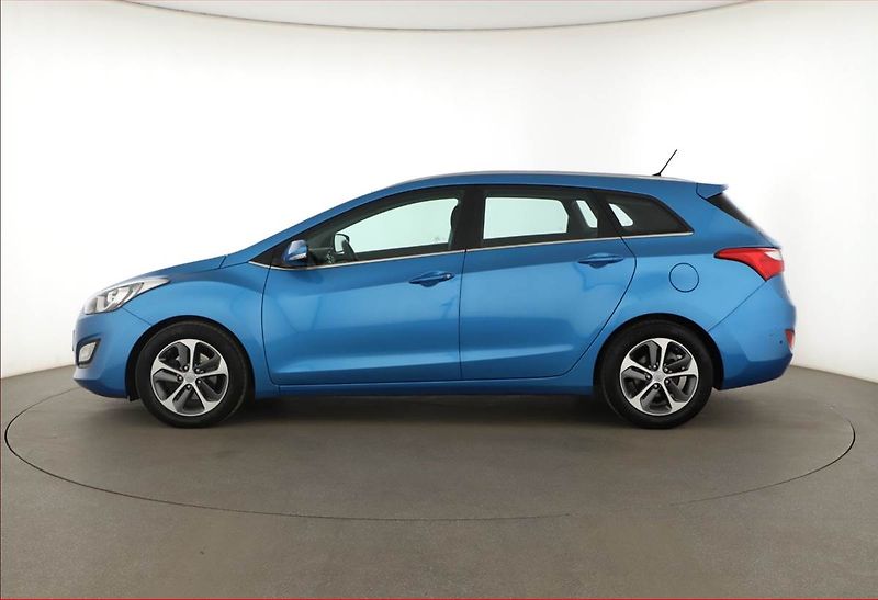 Hyundai i30 (2017) Weekend 1.6 CRDi, Serv.kniha - fotka 3 z 13