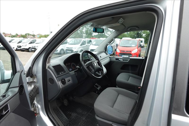 Volkswagen Multivan 2,5 TDi  7 MÍST AUTO KLIMA - fotka 18 z 30