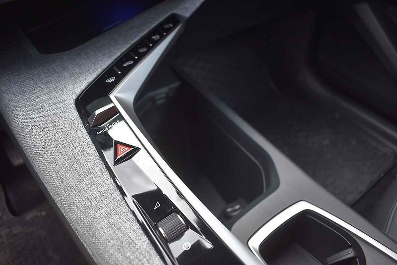 Peugeot 5008 v nové generaci narostl.