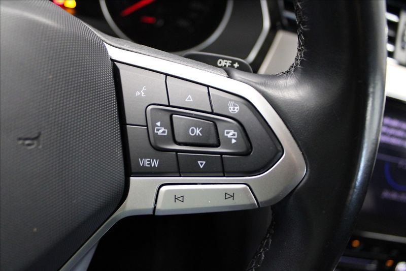 Volkswagen Passat 2,0 TDI DSG ELEGANCE 1.MAJ. CZ - fotka 18 z 37