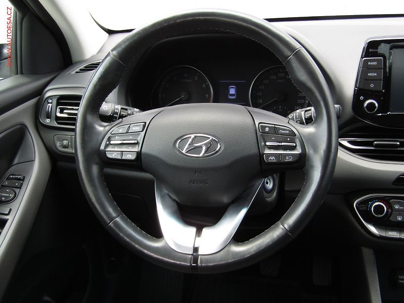 Hyundai i30 (2021) 1.5 T-GDi, 1.maj,ČR - fotka 13 z 22